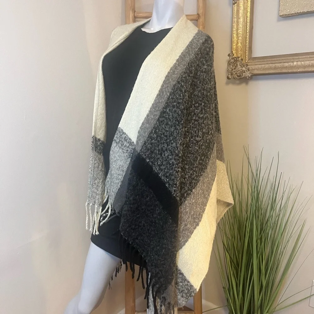 Marks & Spencer M&S Black Cream Gray Check Shawl Wrap Poncho Soft Knit wTassels